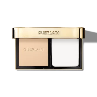 Base de maquillaje compacta mate de alta perfección