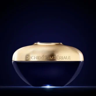 La crema para el cuello y el escote